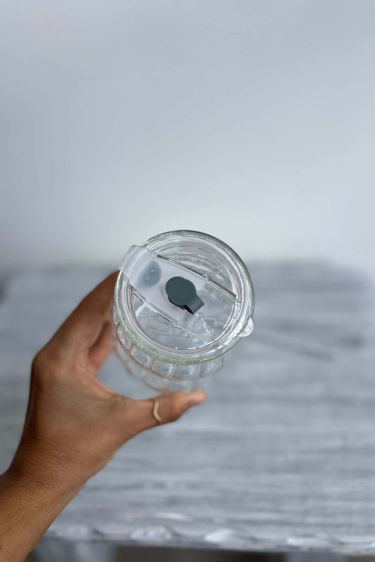 Vaso de vidrio con tapa +pitillo de vidrio - origins